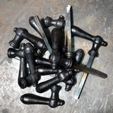 Griffe, Knöpfe, Haken, Hängeleisten, Schilder und vieles mehr