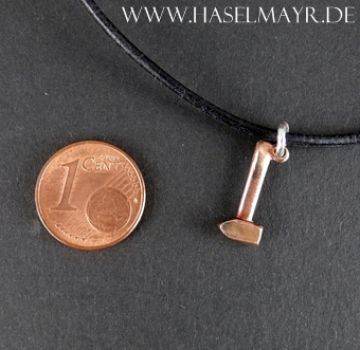 Miniaturhammer aus Bronze mit Silberöse