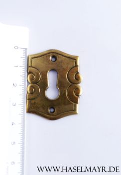 Möbelschild aus Messing mit Schlüsselloch Nr. 7